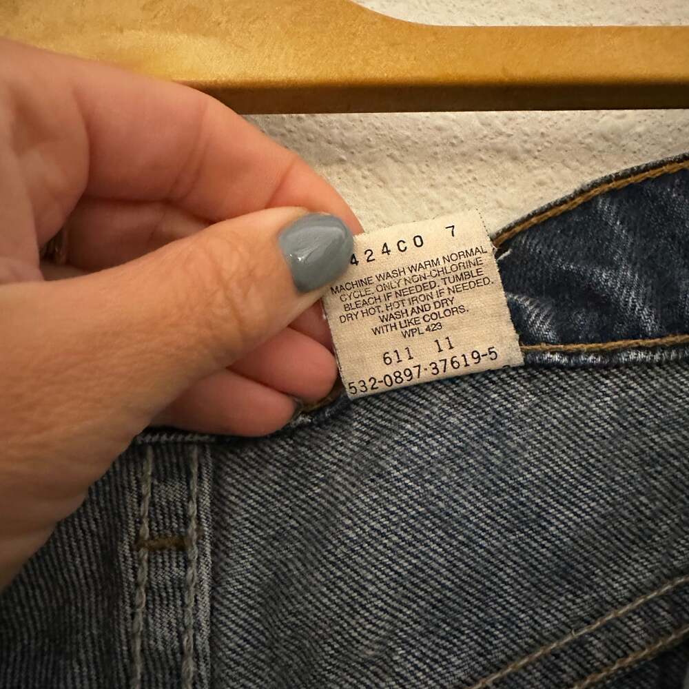 Vintage Levi's 517 Bootcut Dark Wash Jeans, Size 11 - Picture 5 of 7